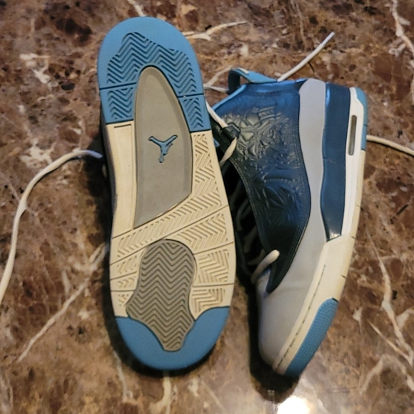 Jordan Two Sneakers (unisex) - Picture 5 of 6